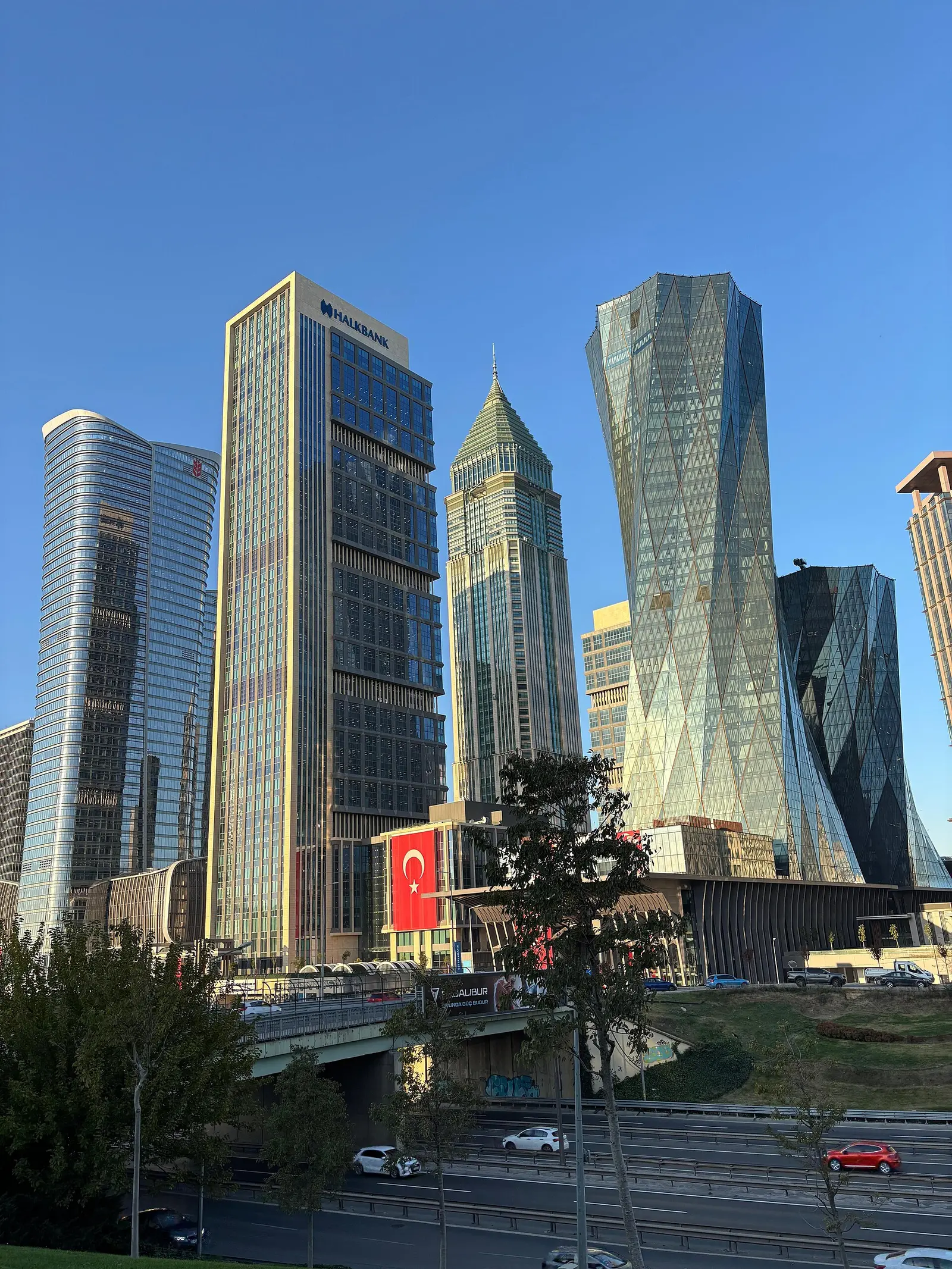İstanbul Finans Merkezi gerçek kule fotoğrafı