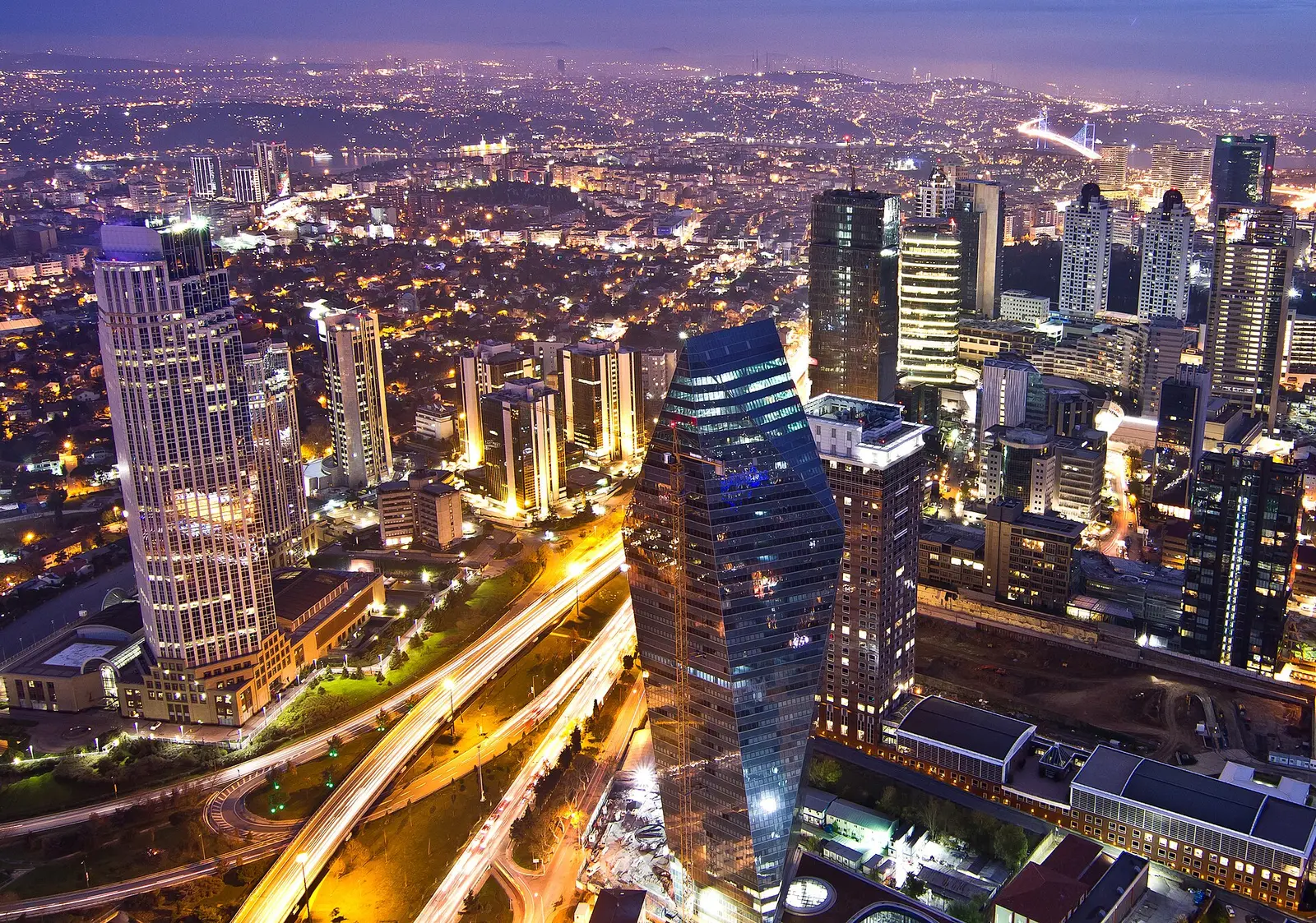 İstanbul Sultangazi — yüksek yapılarda dış cephe ve iple erişim